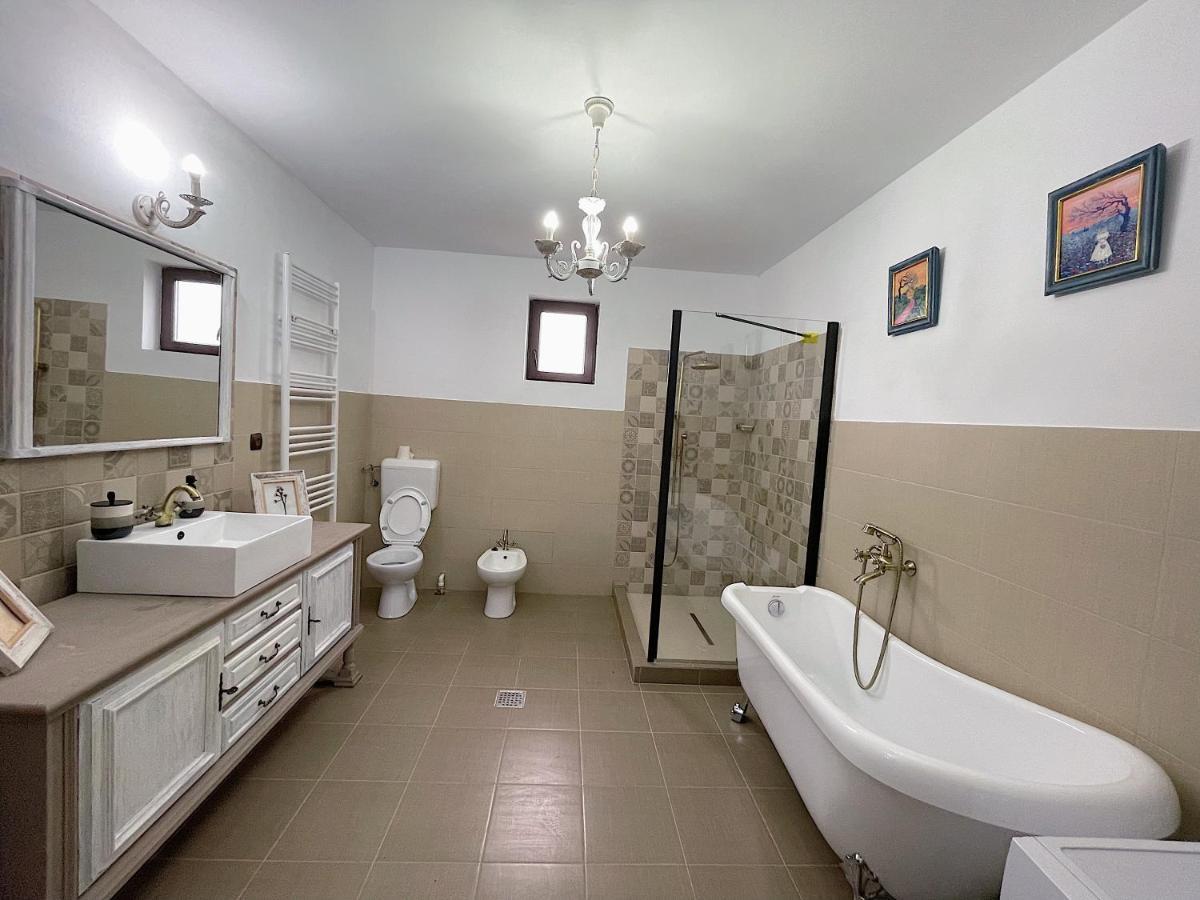 Casa La Doi Nuci Hotel Bradet  ภายนอก รูปภาพ